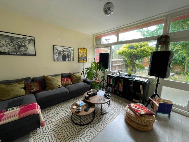 1 Double Room in the heart of East London Main Photo