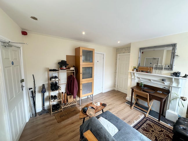 1 Bed Flat in Stunning Character Stone Villa LS18 Main Photo