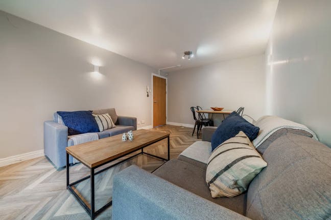 2 Bed Flat, Manchester M14 6ZT Main Photo