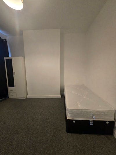 Beautiful Furnished Room in Leyton. &pound;850 per month Main Photo