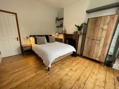 2 Room Available Golden Triangle (Js-72) Main Photo