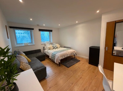 Stratford/Pudding Mill Lane*Gym/24H Concierge!Now Main Photo