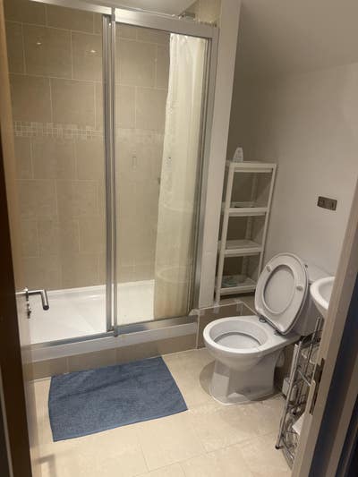 Rent the king size room  Main Photo