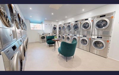 Nice golden En-suite with private barthroom Main Photo