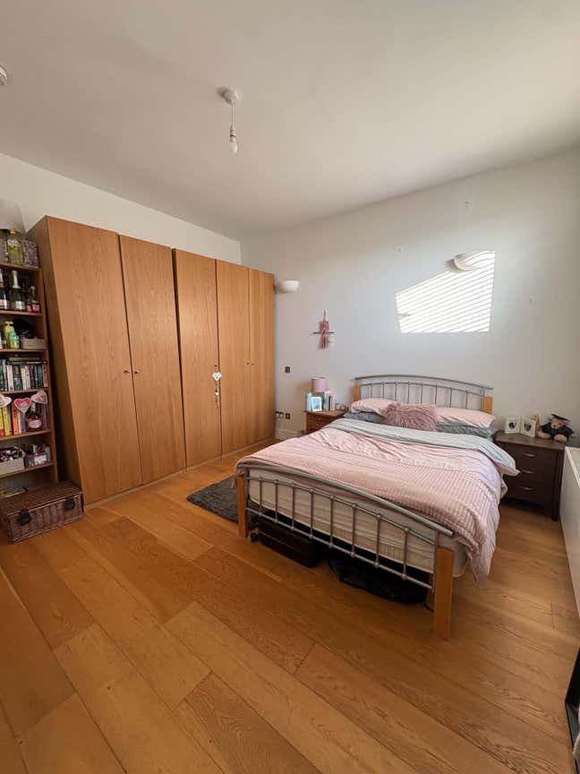 Spacious double room with ensuite Main Photo