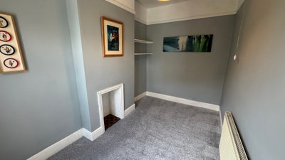 Room in quiet house with 1 other Main Photo