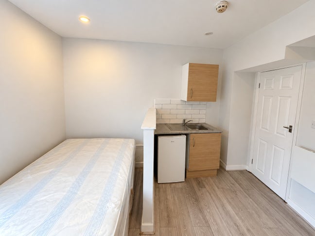 DSS-Studio Flat Available in Acton Ealing W5 Main Photo
