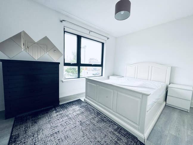 Two Double Bedrooms to rent in Paisley  Main Photo