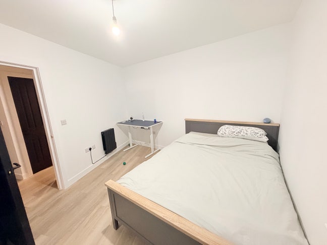 Short term Double bed room to rent Main Photo