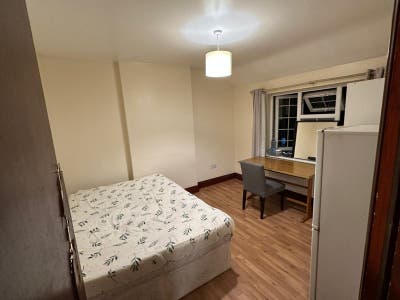 ✨🛏️ Double Room Available to Let in - Neasden Main Photo