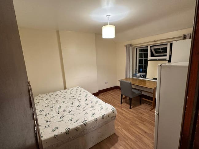 ✨🛏️ Double Room Available to Let in - Neasden Main Photo