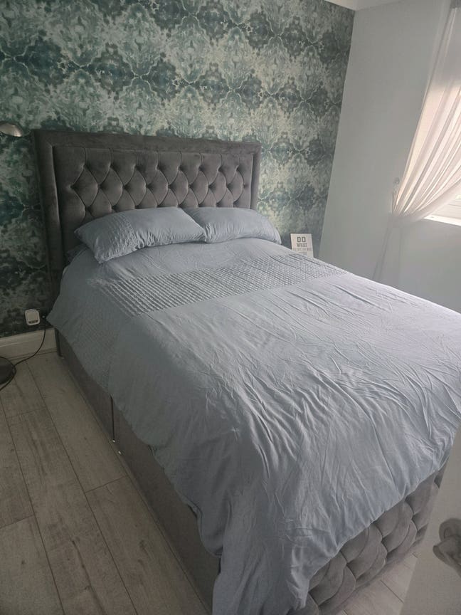 Large double room with en-suite Main Photo