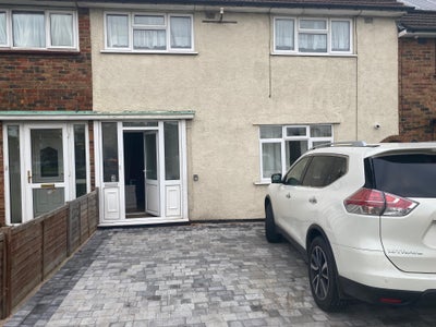 Large Double Room available in 3 Bed House Main Photo