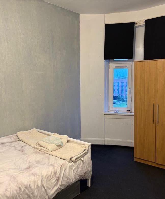    Double   Room   Available   –   G20   8NG Main Photo