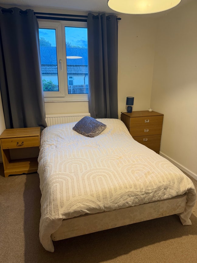 Double bedroom & separate living room Main Photo