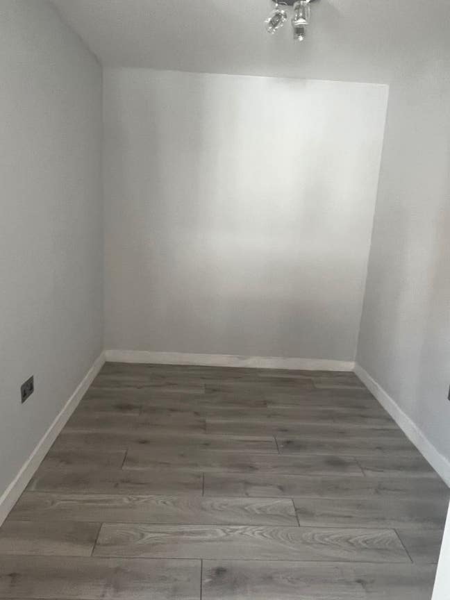 Self-Contained Studio Available – RM12 4Db Main Photo