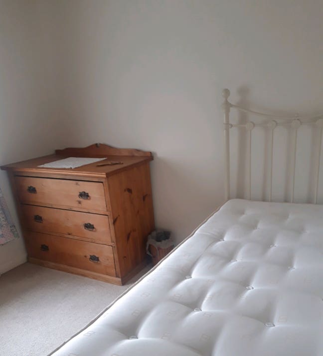 Furnished room available Main Photo