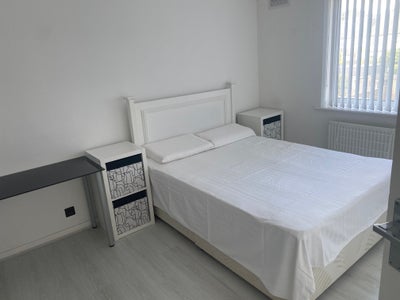 Double Room Available Main Photo