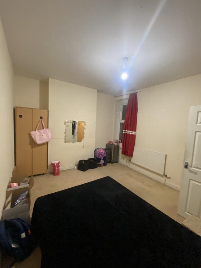 1 double bed room Main Photo