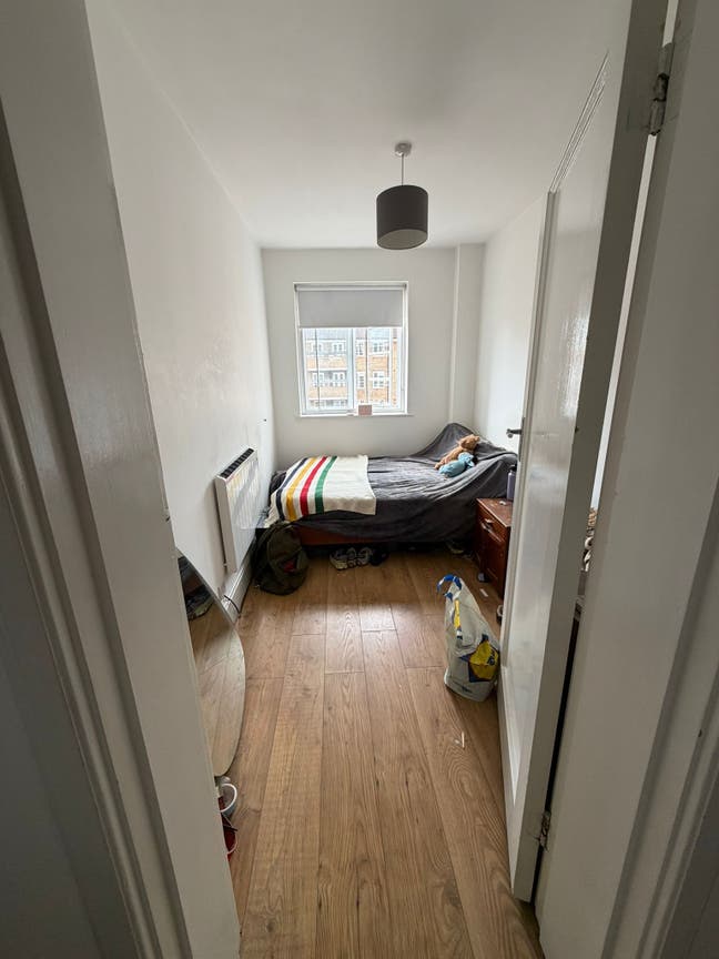 Bright Double Room in Southfields &pound;900+bills Main Photo