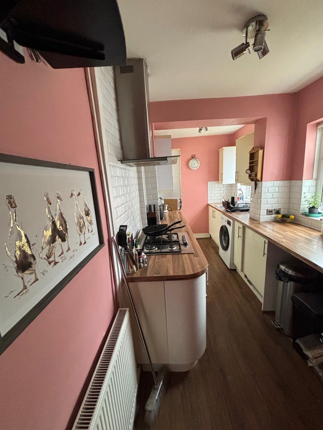 Double room in 2 Bed home 3 miles from City centr Main Photo