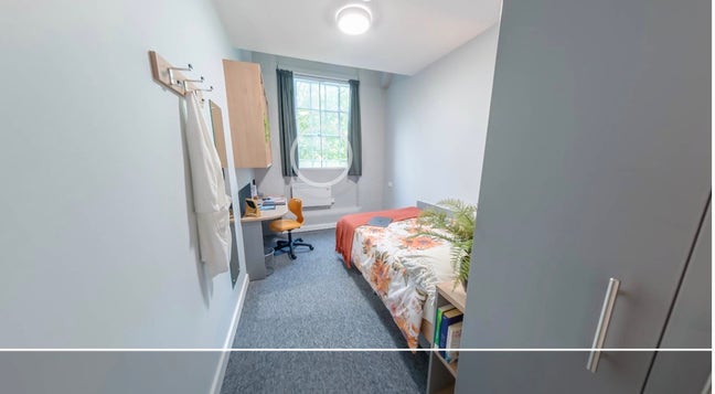Room available for contract overtake  Main Photo