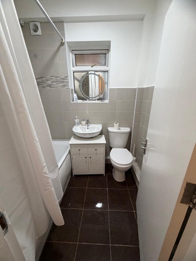 2bd cozy flat near Streatham station  Main Photo