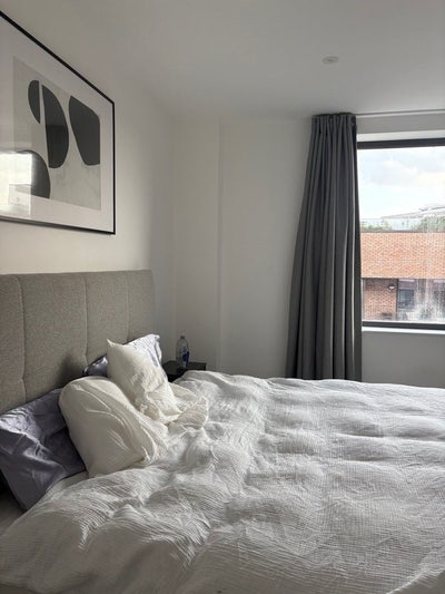 En-Suite in a shared Apartment With Free Gym Main Photo