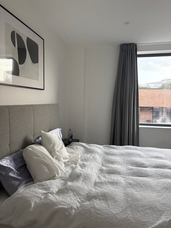 En-Suite in a shared Apartment With Free Gym Main Photo