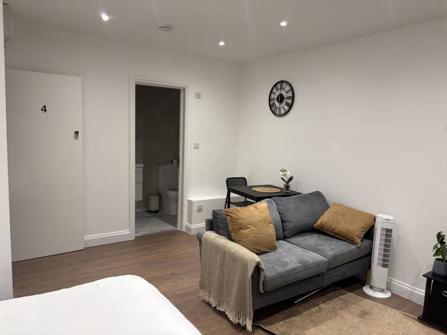 Large Furnished Studio + Private Kitchen | Bills I Main Photo
