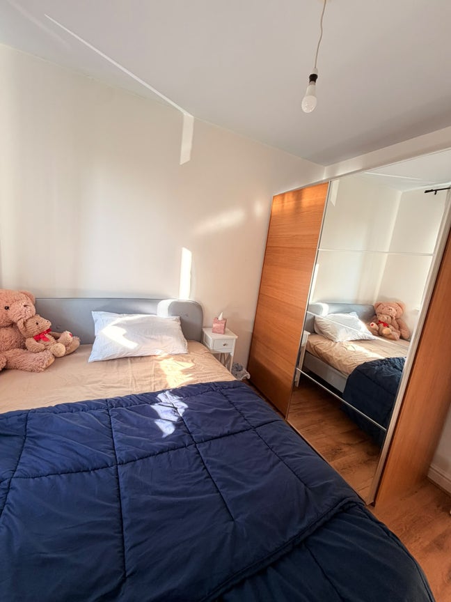 Double room in modern and spacious house Main Photo