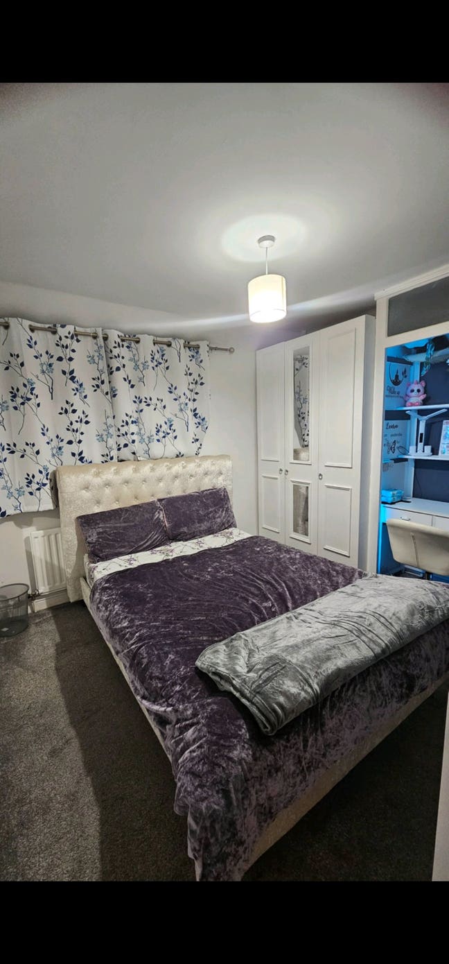 Dexent size double room available in Ashford Main Photo