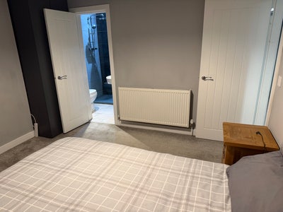 Double En-Suite- Ideal for single professional Main Photo