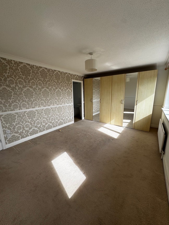 Bedroom available in Amazing area  Main Photo