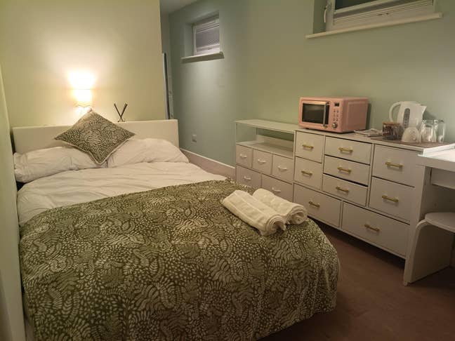 Professional Mon-Fri En-Suite Main Photo