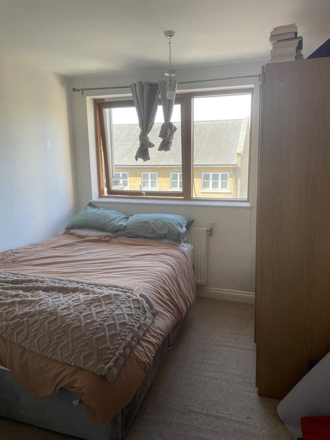 Short term let (1 month) flat in Bow Main Photo