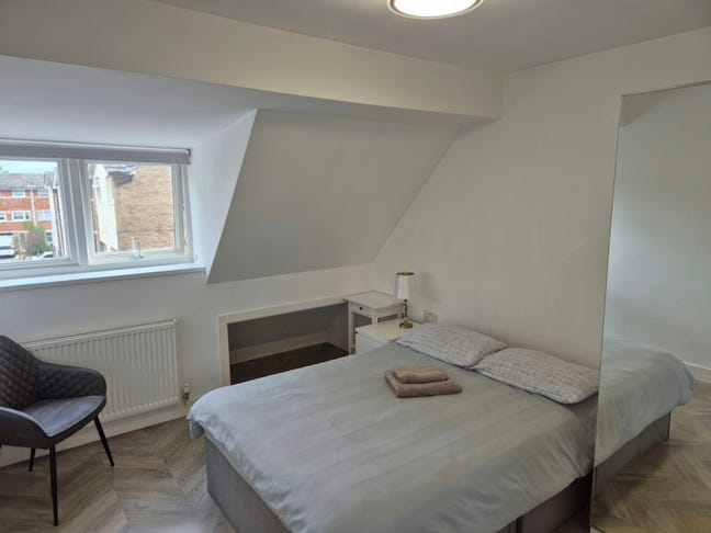  Nice and bright room in shared house TW14 9EE  Main Photo