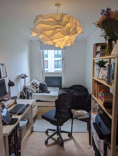 Spacious single room in a new build apartment  Main Photo