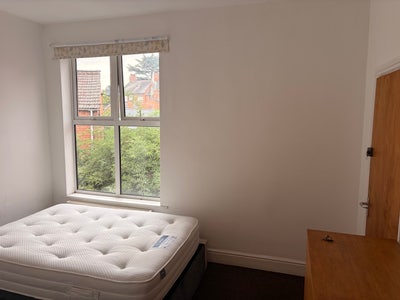 Large Ensuite Room Avail 21 September Main Photo