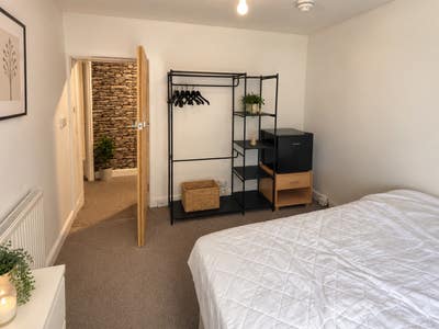 Small double room available now  Main Photo