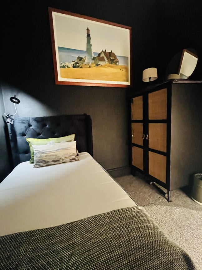 Small Single bedroom - short-term lets avail-NW2 Main Photo