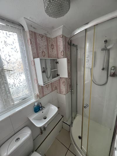 Single room in a clean, quiet and spacious house Main Photo