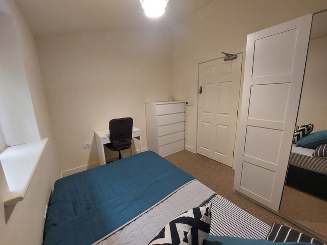 GU2 8Lx: Modern, Close to Research Park  Main Photo