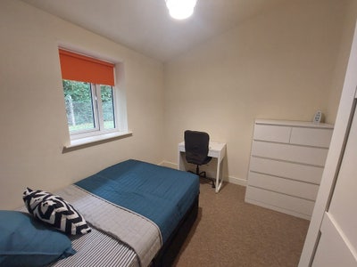 GU2 8Lx: Modern, Close to Research Park  Main Photo