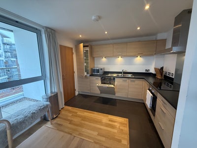 2 bed rare penthouse flat near gunwharf Main Photo