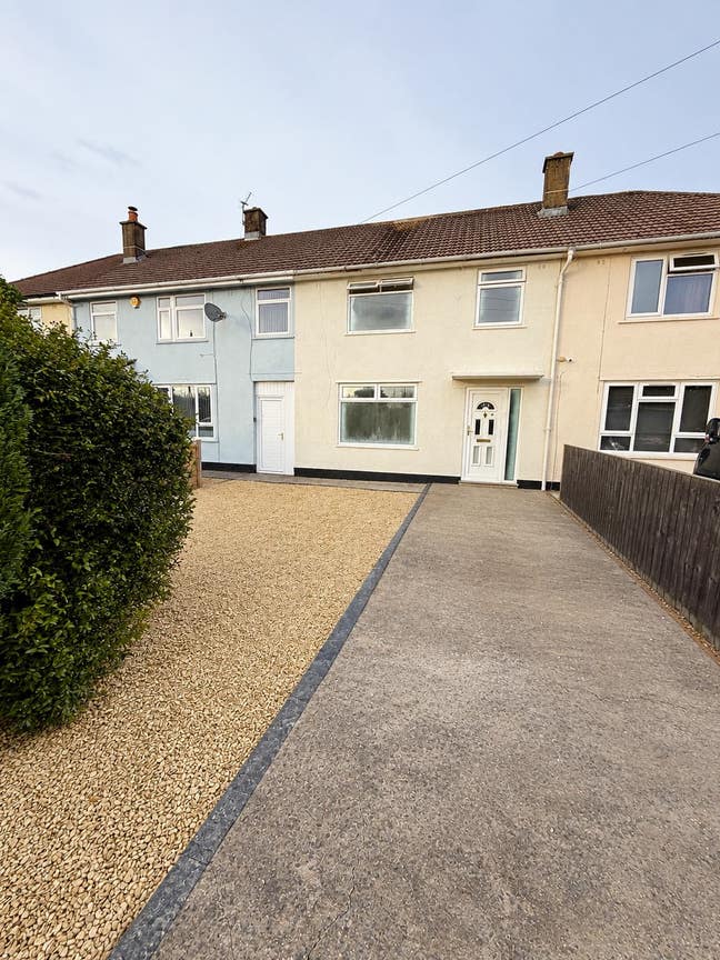 Newly Refurbished 5-Bedroom / 3 bathroom House  Main Photo
