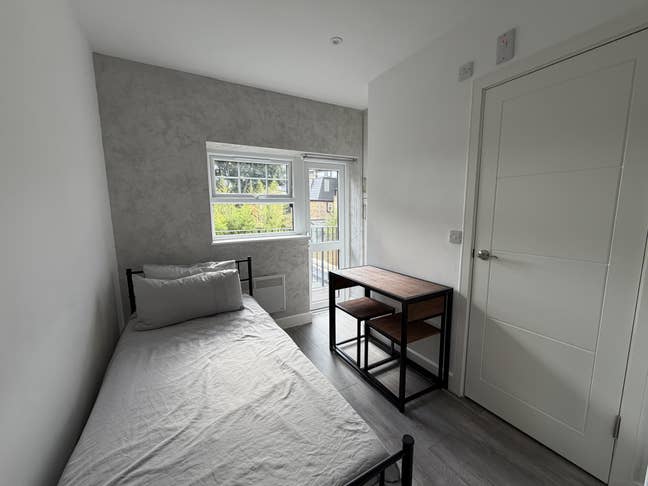 Luxury Bedroom with Balcony & En Suite N16 Main Photo