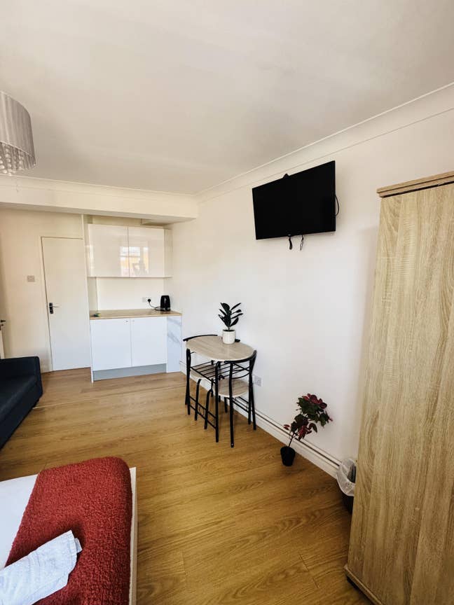 Large Ensuite 18 Mi Train to London, All Inclusive Main Photo