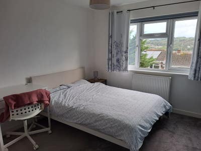 High quality double in recently refurbished home Main Photo