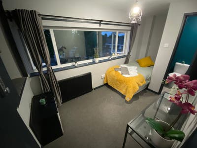 🏡 Hatfield Haven | Ensuite Room | &pound;700 Main Photo